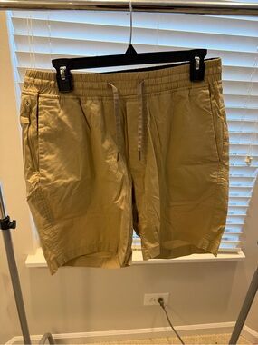 lululemon athletica Men's Drawstring Shorts - Tan